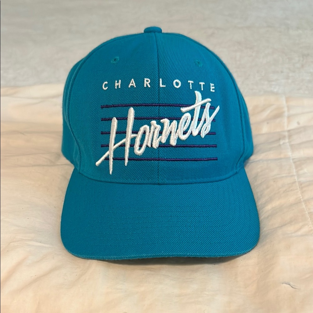 Charlotte Hornets ~ Mitchell & Ness ~ Snapback Hat
